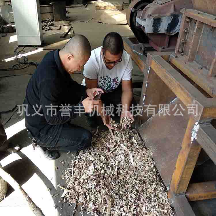 四川客戶模板撕碎機現(xiàn)場試機