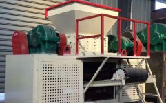 小型環(huán)保機金屬撕碎機